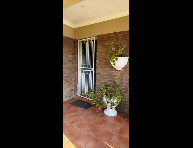 3 BEDROOM HOUSE FOR SALE IN LENNOXTON